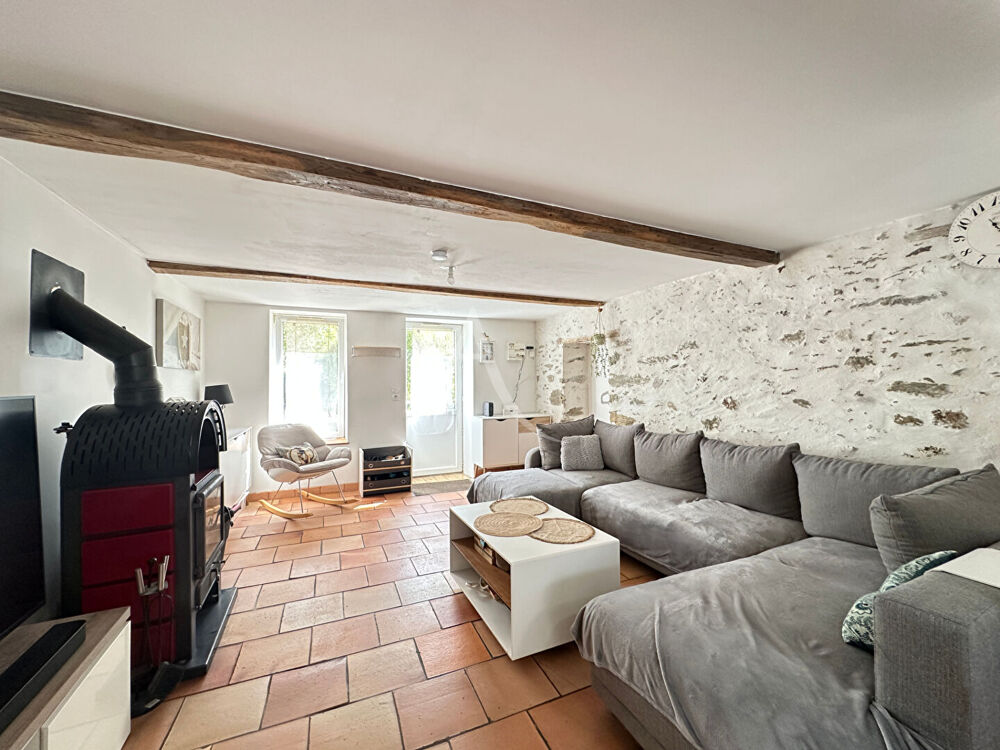 Maison en pierre 3 chambres à vendre à Maché