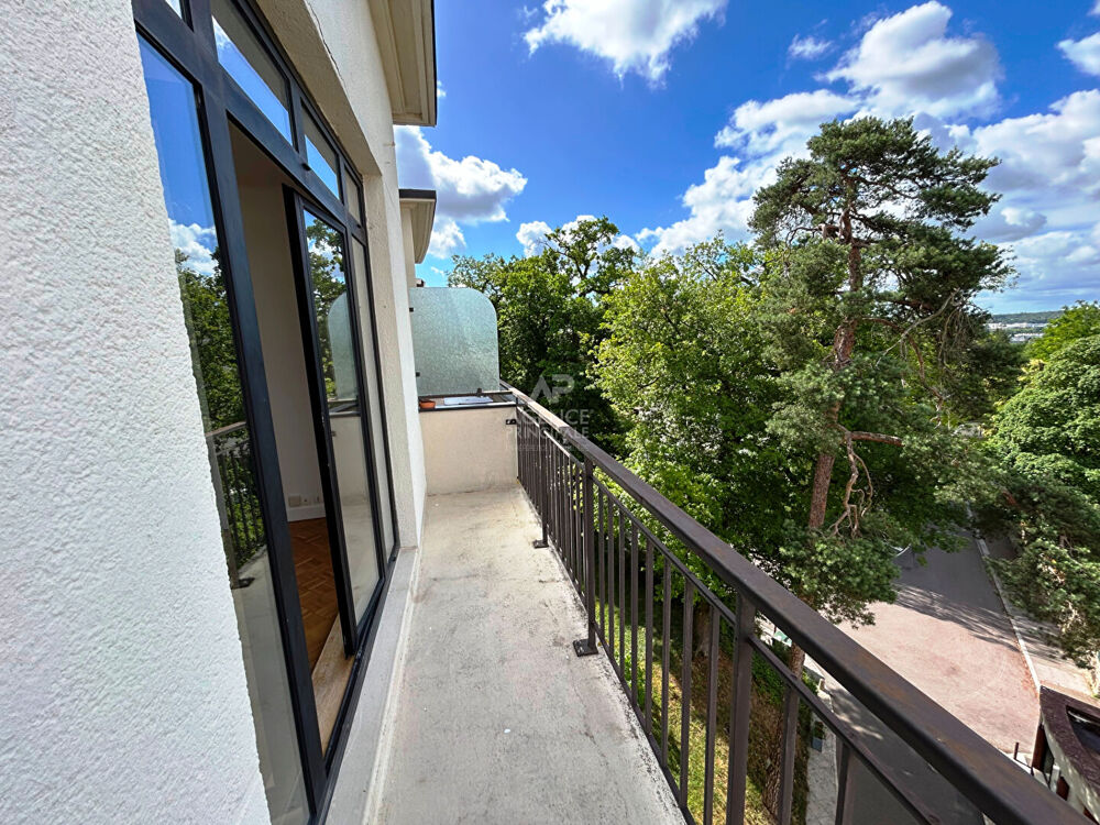 Vente Appartement Versailles Clagny Appartement 4 pièces 87 m² carrez avec balcon, cave et parking au dernier étage avec ascenseur Versailles