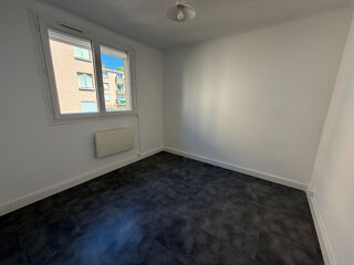  Appartement à louer 4 pièces 64 m²