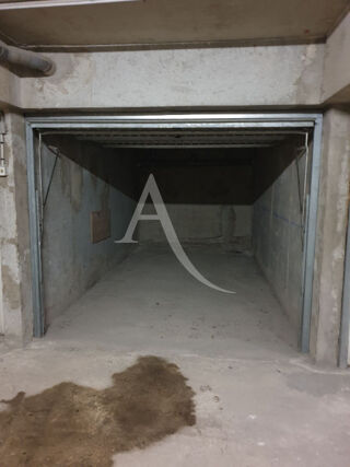  Parking / Garage à louer 