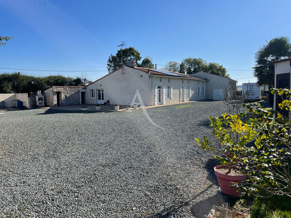 LA GRIPPERIE SAINT SYMPHORIEN : maison T8 (192 m²) en vente