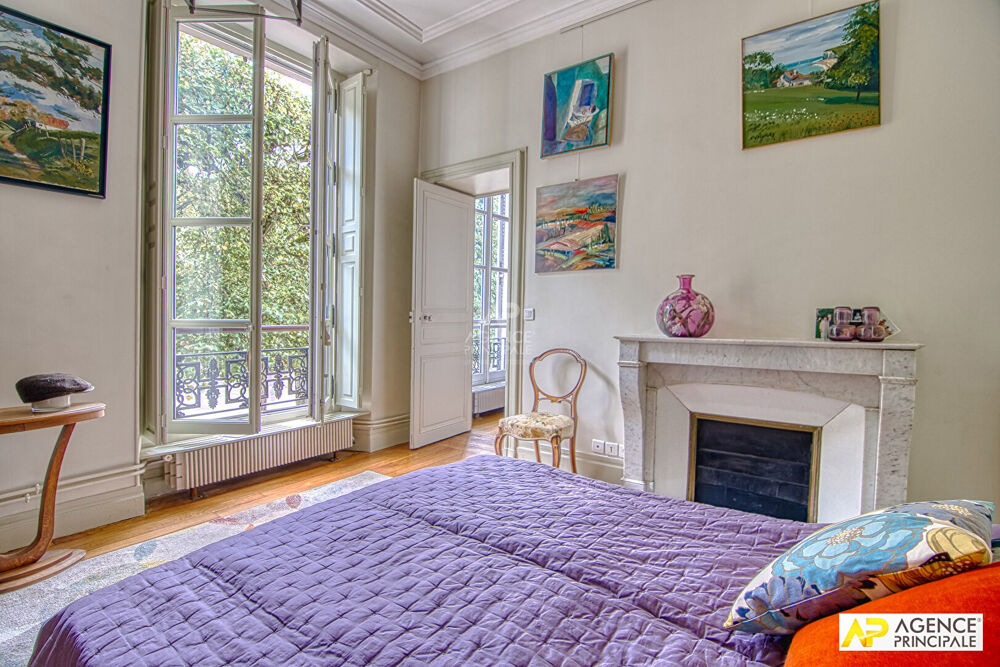 Vente Appartement Versailles Parc Appartement 5 pièces 124 m² situé au 1er étage d'un immeuble ancien avec cave et grenier Versailles