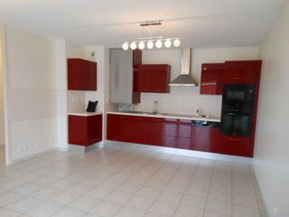  Appartement à louer 4 pièces 80 m²
