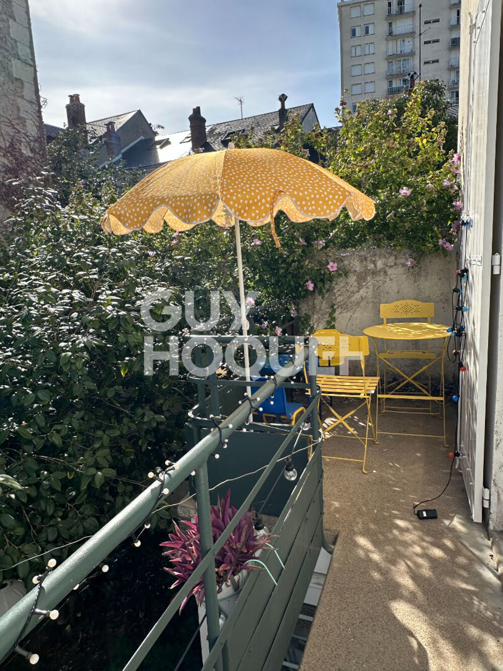 NOUVEAU PRIX - MAISON DE VILLE ATYPIQUE AU CALME -3 CHAMBRES - COUR -BALCON