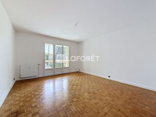  Appartement à louer 5 pièces 105 m²