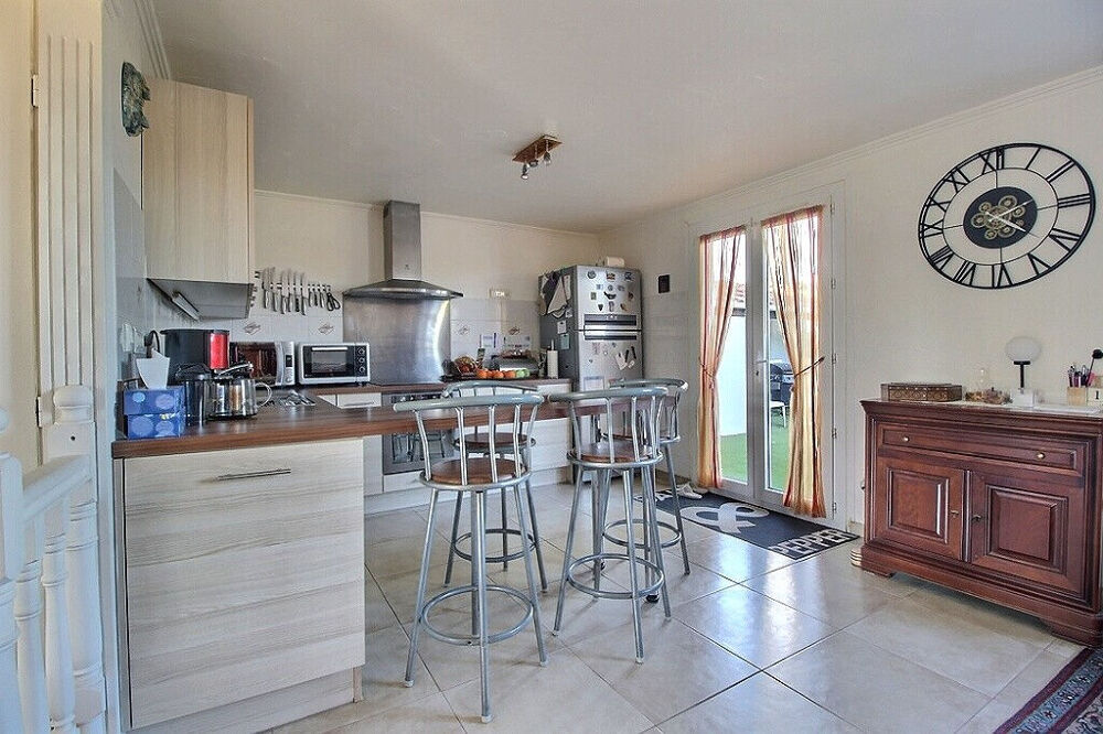 Maison 6 pièce(s) 125.99 m2 -LE MUY