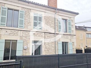  Appartement à louer 3 pièces 77 m²