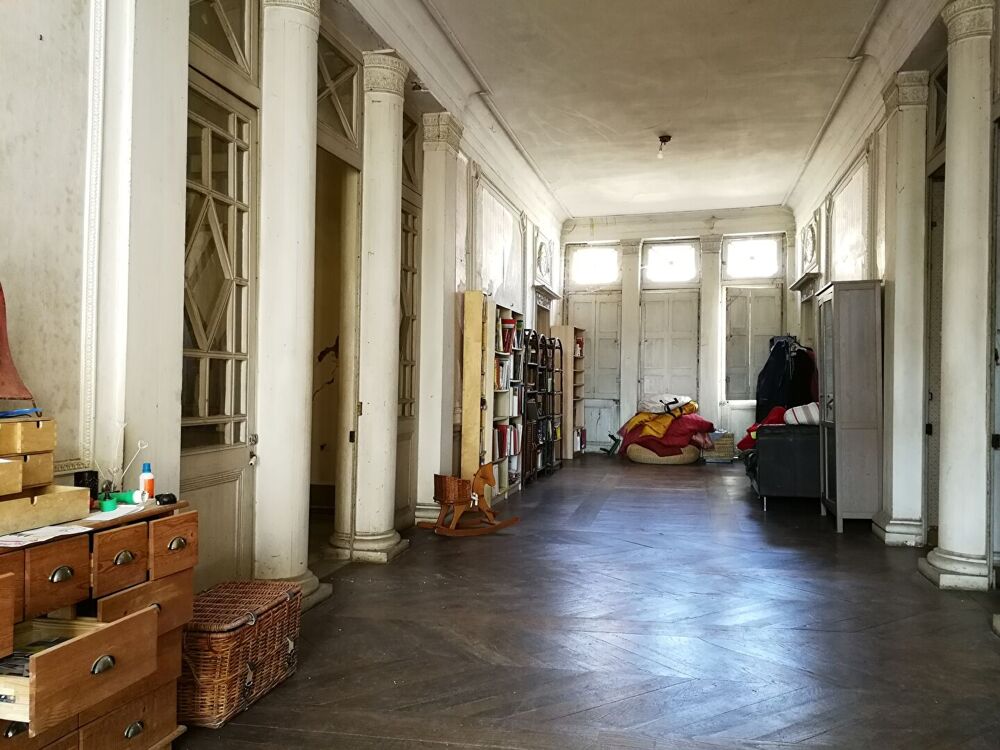 MAGINFIQUE BATISSE de 800m² à rénover avec jardin