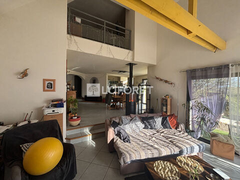   Maison T6 d'environ 160m� avec plus de 1500m� de terrain Maison - 6 pi�ce(s) - 162 m�