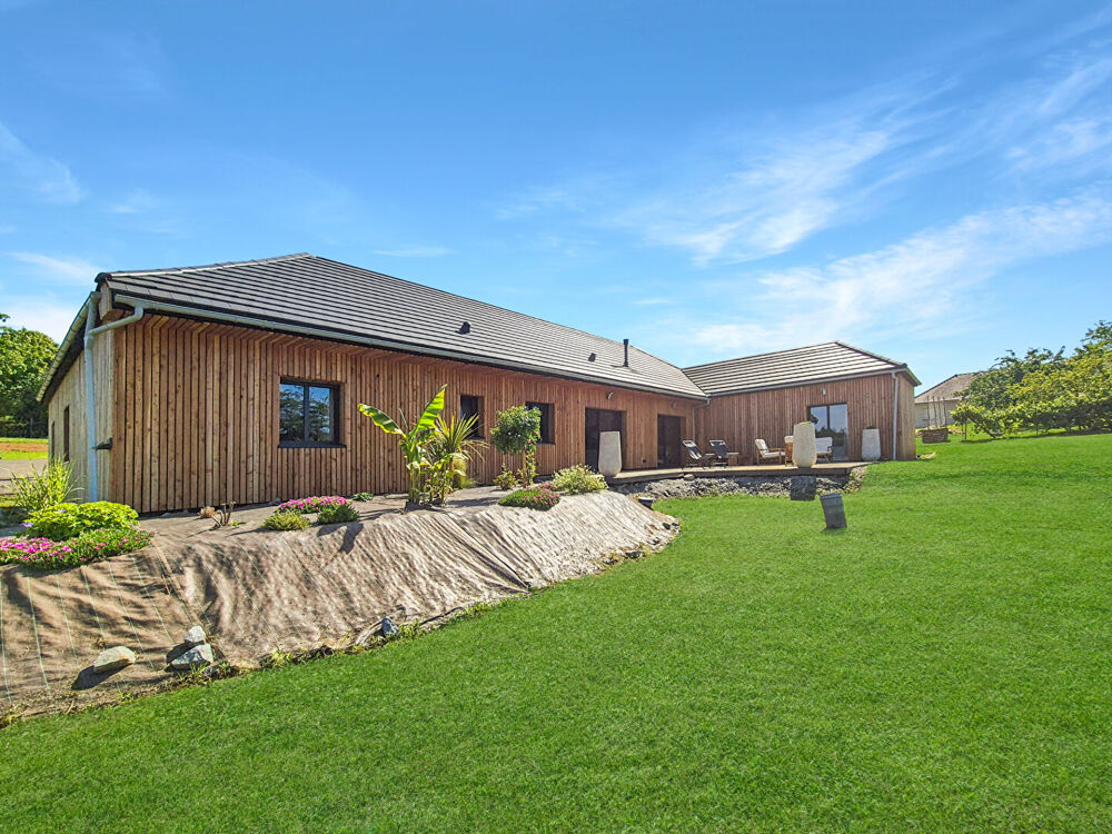 CORRÈZE. Lagraulière. Superbe maison neuve de 4 chambres avec garage et terrain de 4 345 m². Vie au rez-de-chaussée !