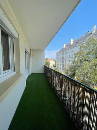  Appartement à louer 3 pièces 90 m²