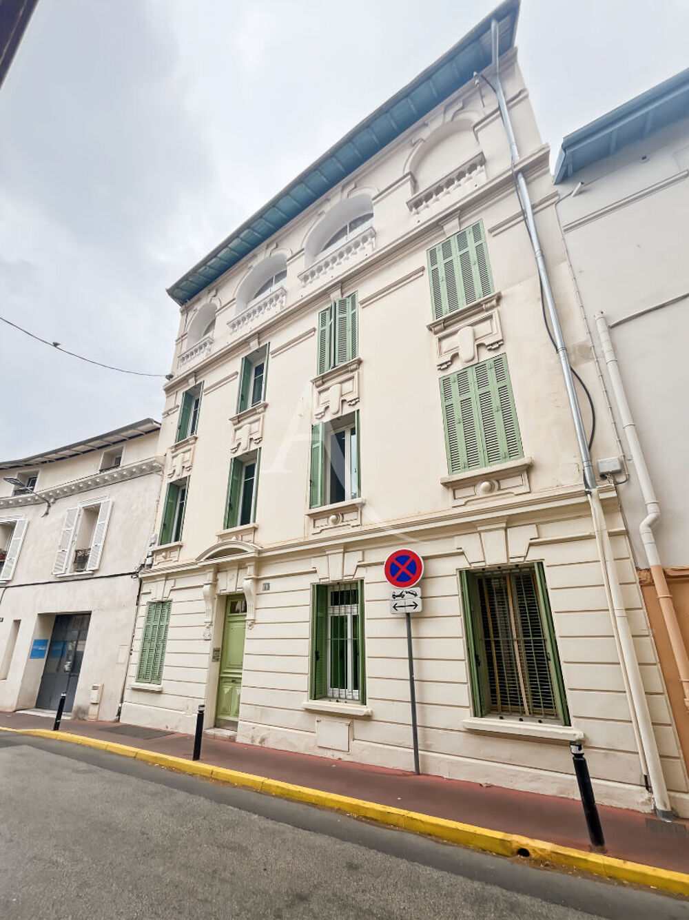 Location Appartement LOCATION NUE A L ANNEE BEAU 2 PIECES  -  CANNES Cannes