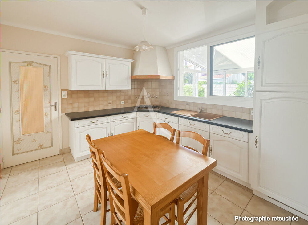 Maison rénovée avec 3 chambres, véranda et garage à proximité immédiate de la zone Hyper U de Challans