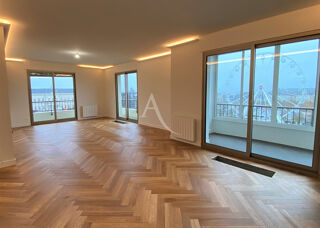  Appartement à louer 4 pièces 120 m²