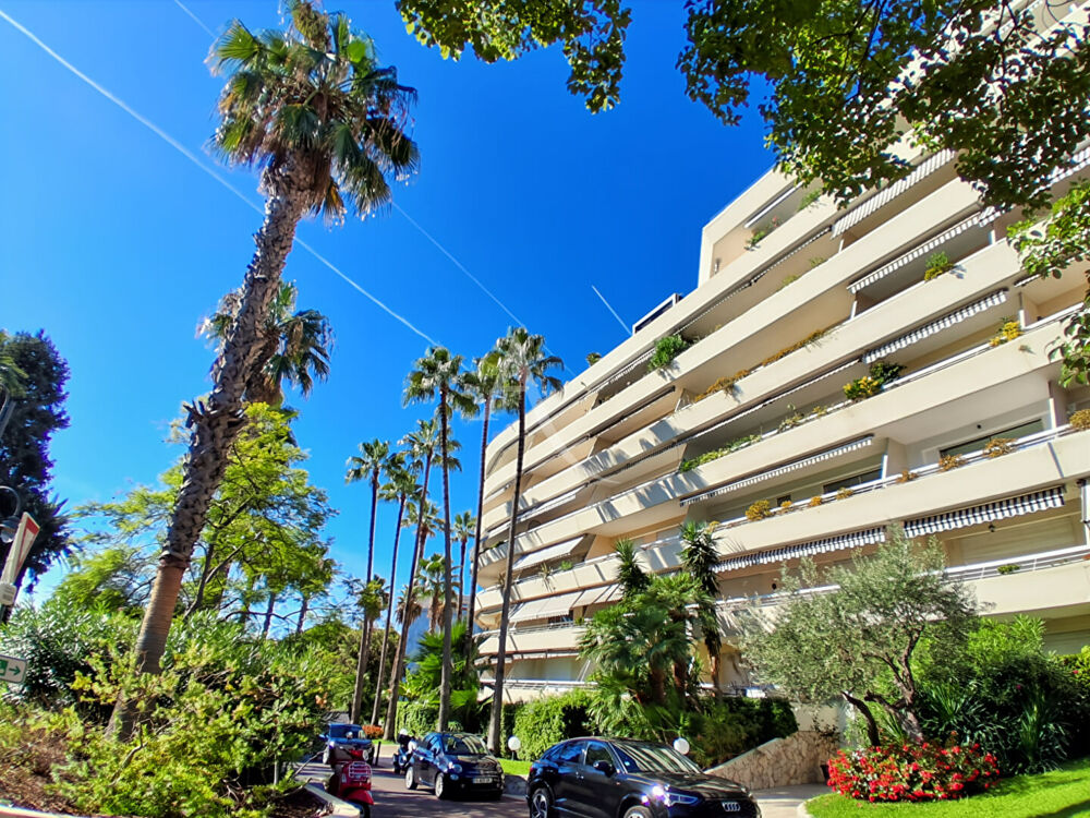 Location Appartement Cannes, Basse-Californie, Appartement de 2 pièces de 59.52 m2 avec terrasse, cave, garage. Vue mer. Cannes