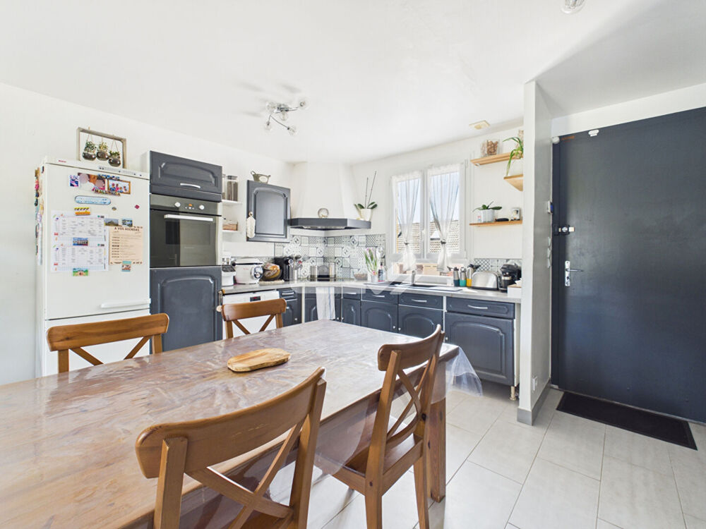 Maison familliale habitable de suite offrant de beaux volumes