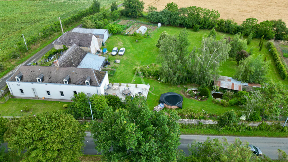 Maison 8 pièces 200 m² · à Chatelain · 200 m² · 233 900 €