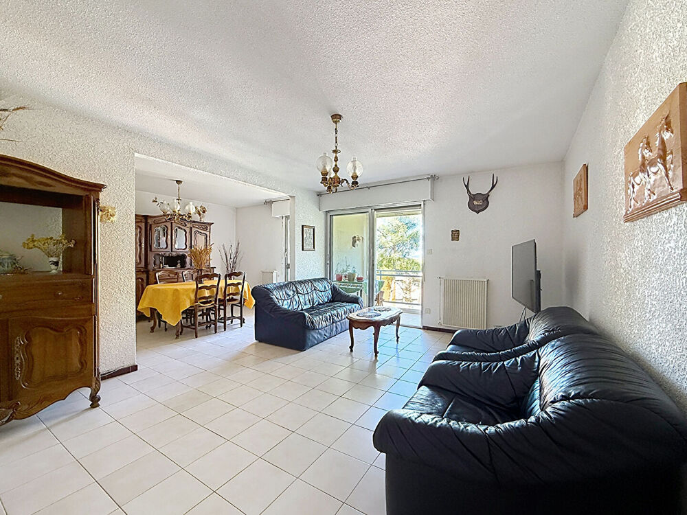 À vendre Grand appartement T5 de 103 m² à La Seyne-sur-Mer.