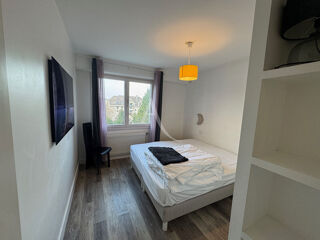 Appartement à louer 4 pièces 96 m²