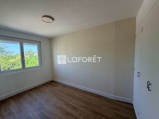  Appartement à louer 3 pièces 80 m²
