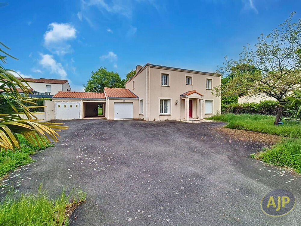 Vente Maison Maison Montaigu Vendee 8 pièce(s) 191 m2 Montaigu vendee