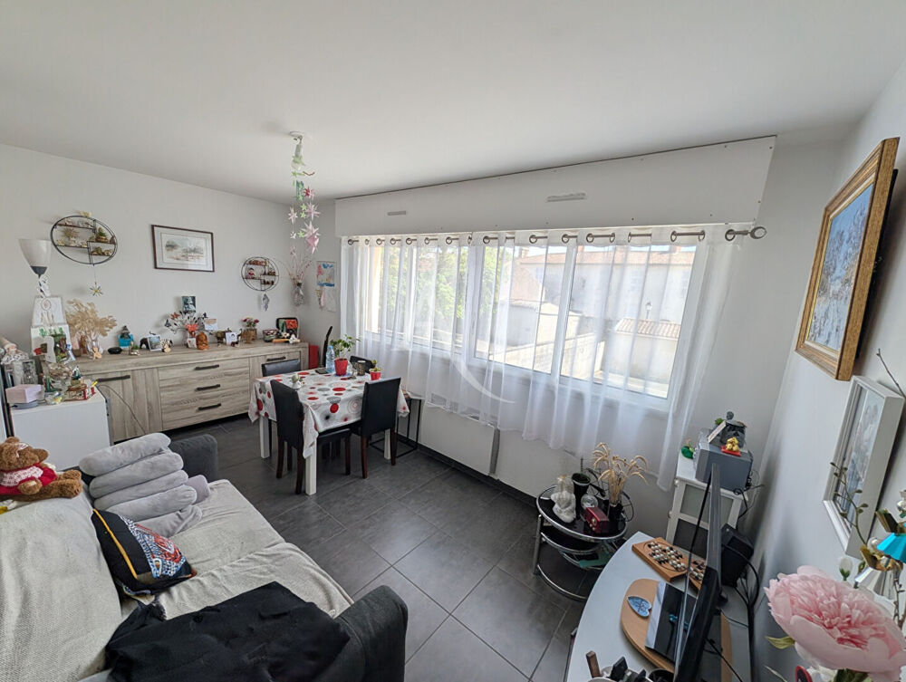 Vente Appartement Appartement T2 avec locataire en place - Résidence sécurisée avec ascenseur, parking et cave Lucon