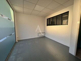  Immeuble  vendre 6 pices 325 m
