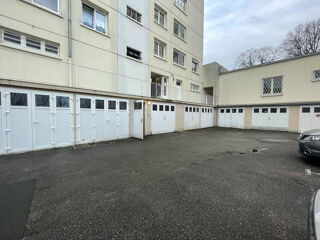 Parking / Garage à louer 13 m²