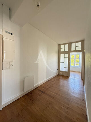  Appartement à louer 5 pièces 105 m²