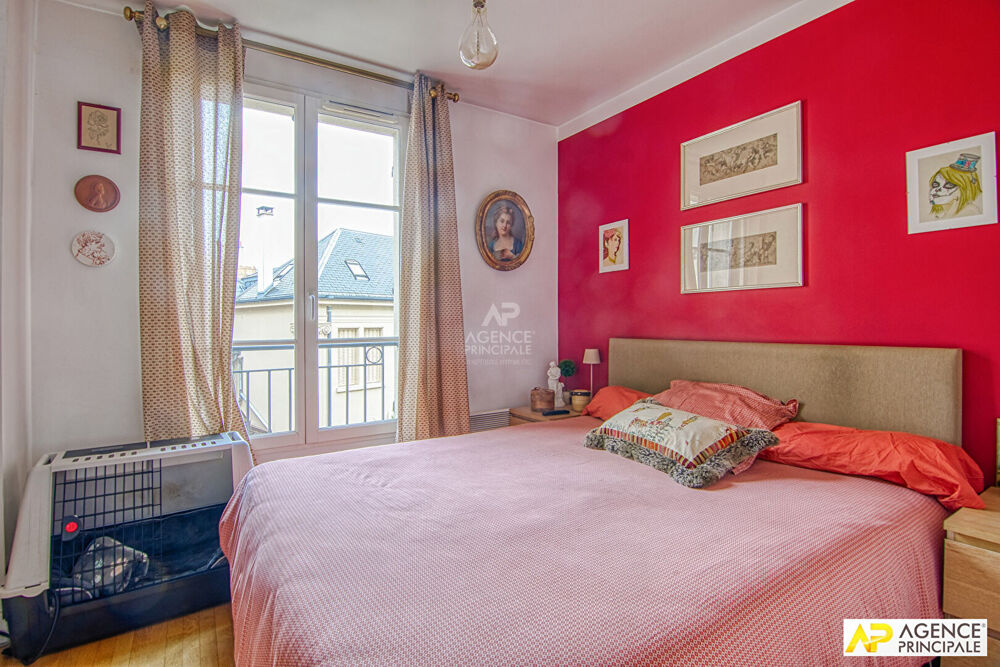 Vente Appartement Versailles Chantiers Appartement 4 pièces 82 m² situé au 1er étage avec ascenseur, cave et parking double en enfilade en sous so Versailles