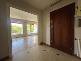  Appartement à louer 5 pièces 100 m²
