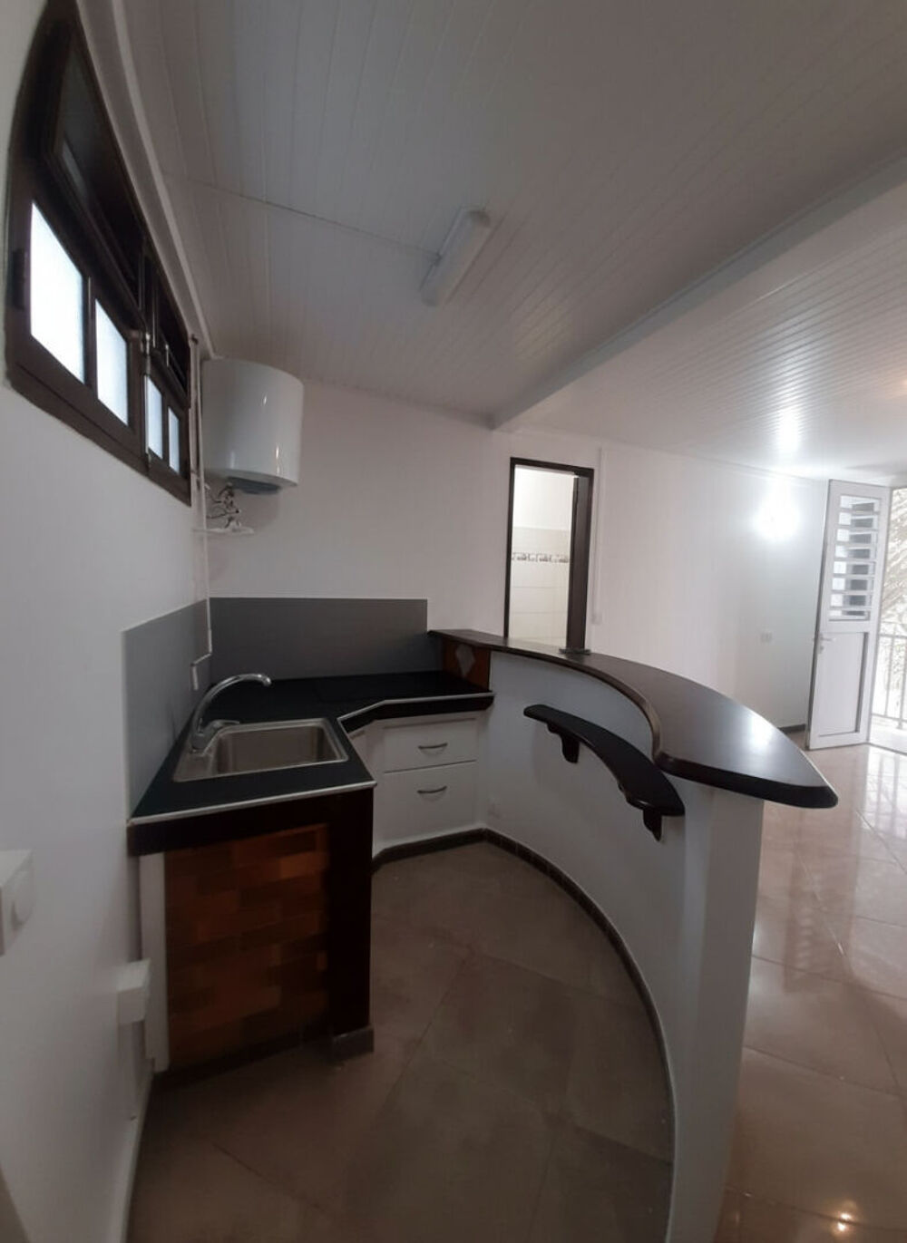 Appartement Saint Joseph 1 pièce(s) 26.51 m2 rénové location nue disponible de suite Pépite à saisir !!!!!!