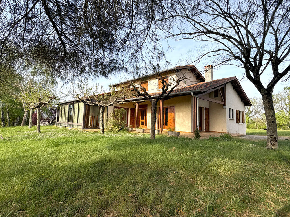 Grand pavillon sur 1,5 hectares à Caussade