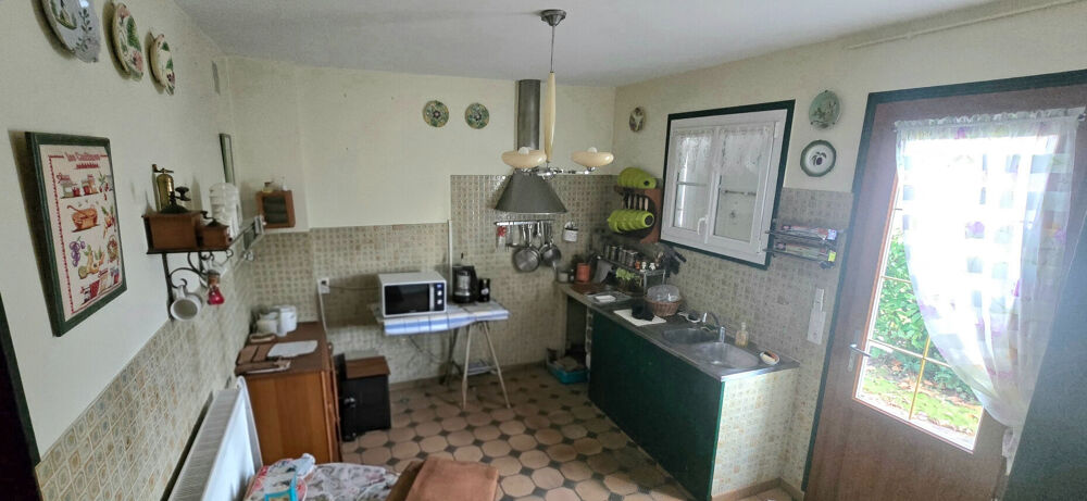 EXCLUSIVITE: Maison bordée par un ruisseau