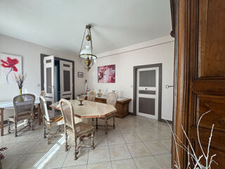  Villa à vendre 15 + pièces 310 m²