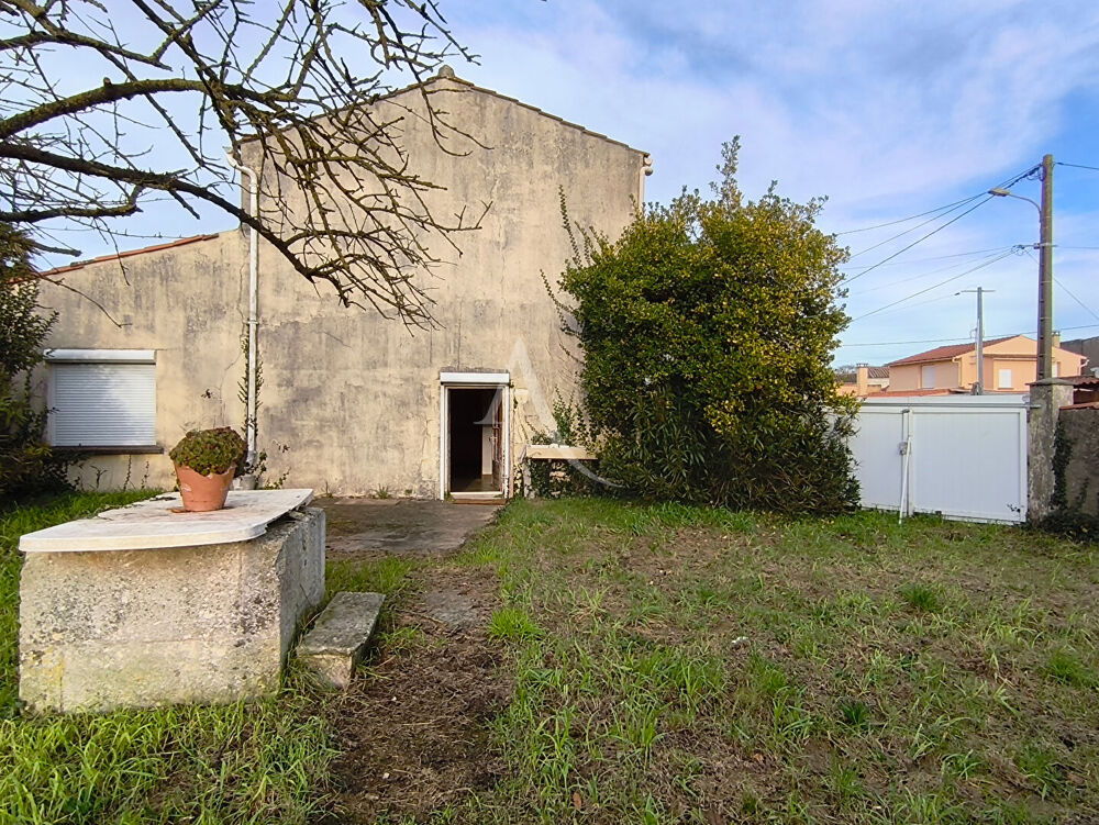 MAISON A RENOVER AVEC GARAGE ET BEAU TERRAIN