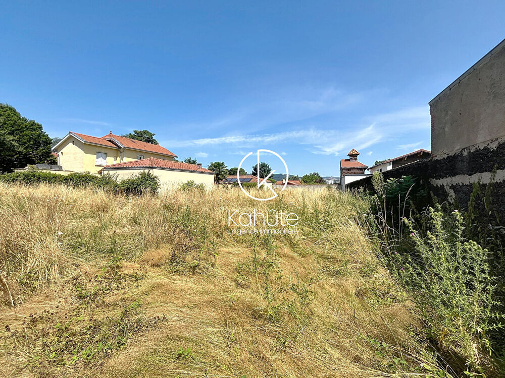 Vente Terrain Sur les hauteurs de St Chamond au pied du Pilat Terrain plat constructible et viabilisé de 1000m2 - libre constructeur Saint chamond