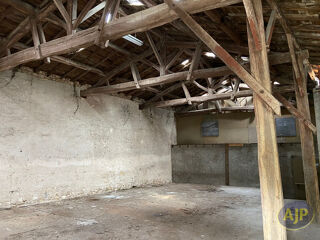  Parking / Garage à vendre 3 pièces 300 m²