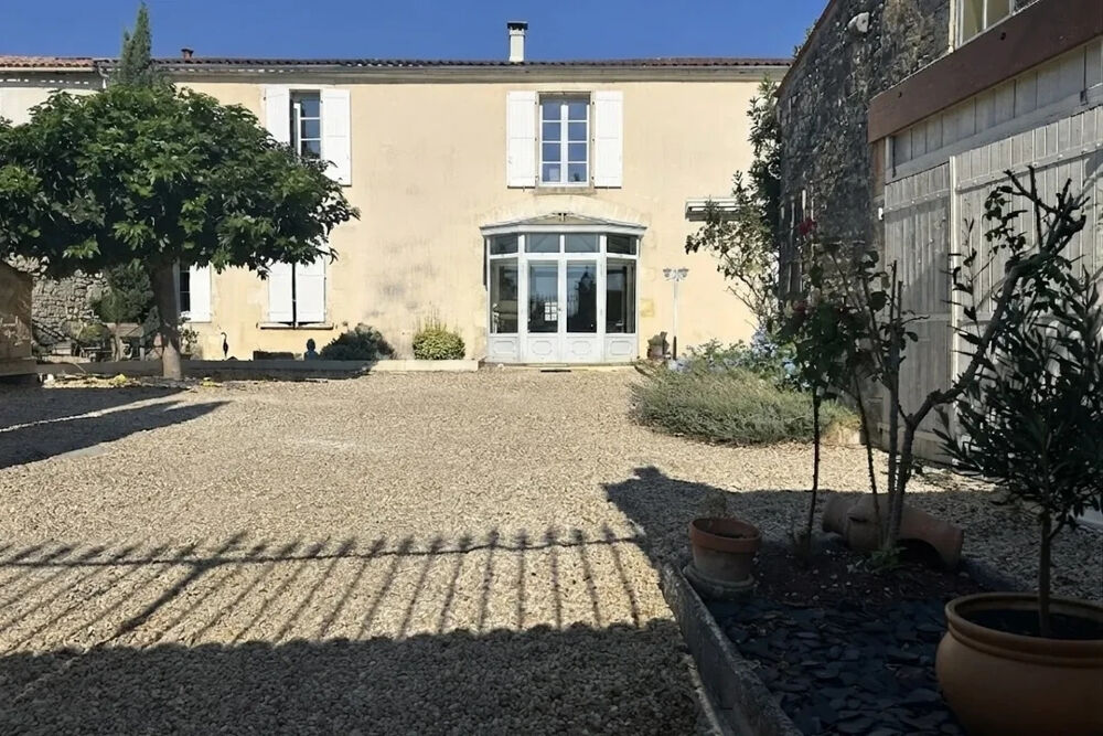 Vente Maison Maison de Maître du XIXe siècle au coeur de village avec piscine et dépendances Bignay