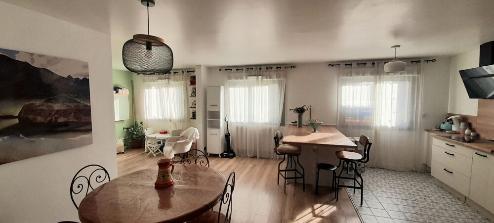 VILLEURBANNE T3 BIS 80 m² RDJ. Garage et Cave