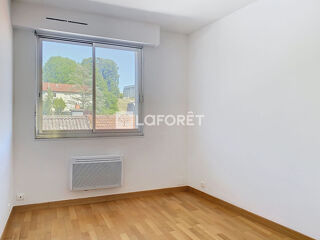  Appartement à louer 4 pièces 125 m²