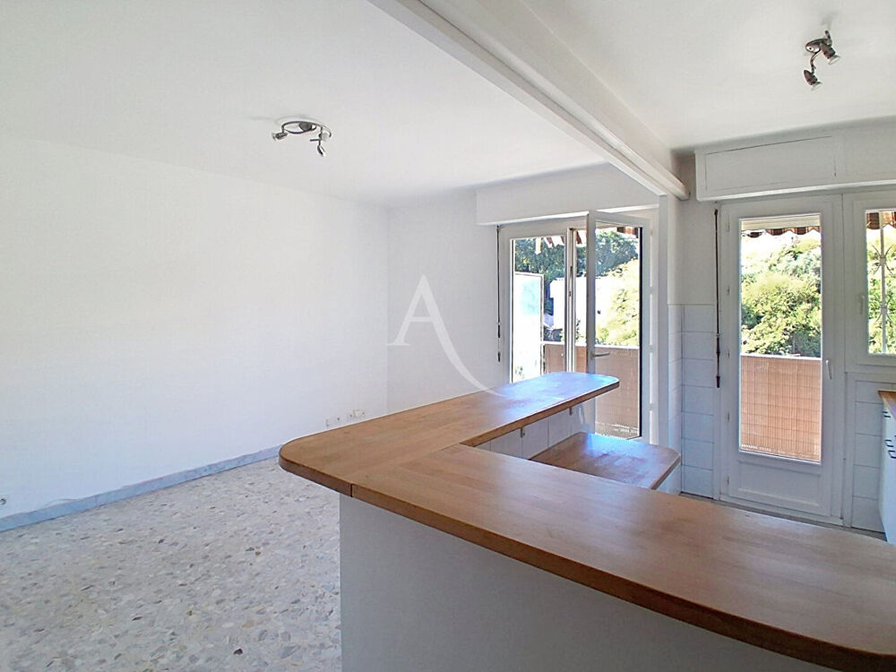 Location Appartement Accès direct à l' échangeur Autoroute Cannes-Mougins, Appartement 1 pièce 29.50 m² avec balcon cave parking privé Le cannet