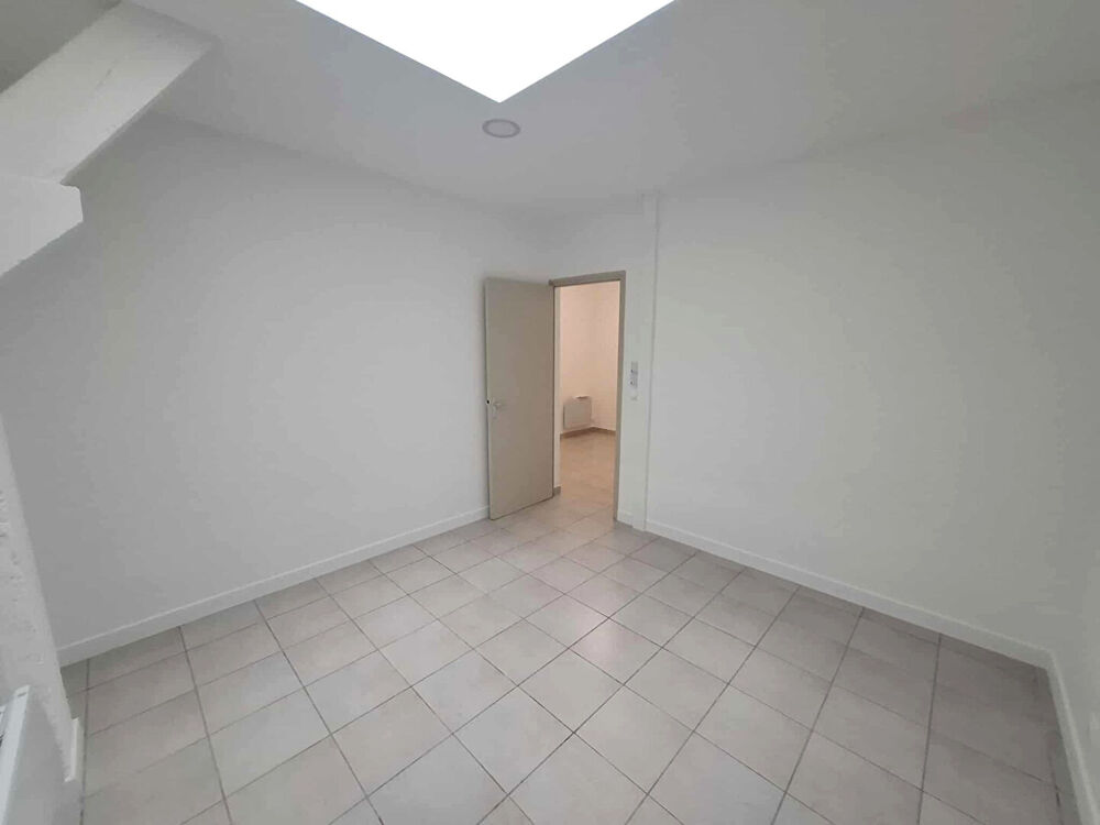Ensemble immobilier rénové Deux maisons et un garage loués, revenus immédiats