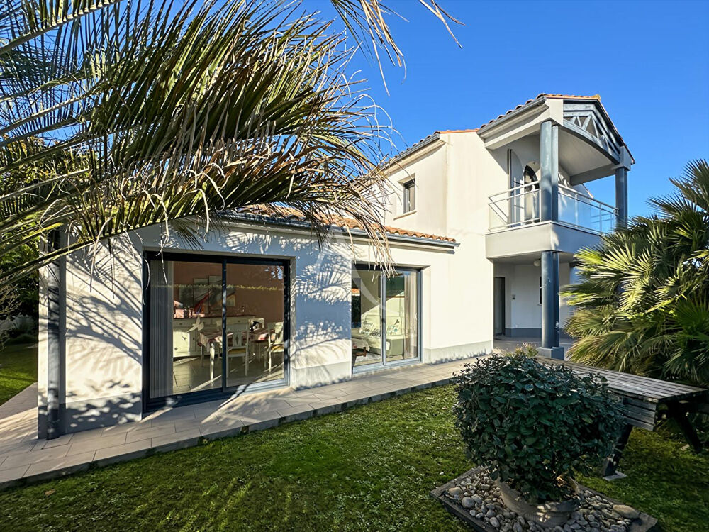 Maison contemporaine - au calme d'une impasse en centre-ville