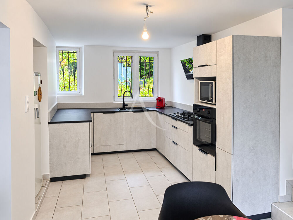 POMMEUSE MAISON BRIARDE DE CARACTÈRE, 3 CHAMBRES, PLUS DE 6 000 M² DE TERRAIN