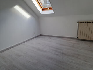  Appartement à louer 4 pièces 100 m²