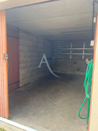  Parking / Garage � louer 