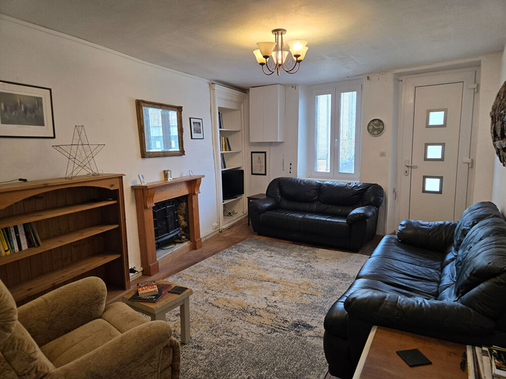 HAUTE VIENNE: Charmante maison de ville à Magnac Laval, avec jardin et chalet, à deux pas des commodités