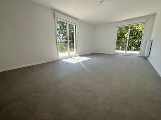  Appartement à louer 4 pièces 92 m²
