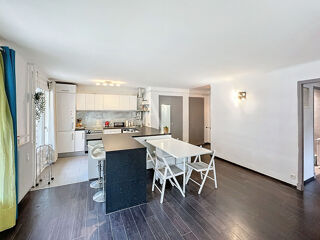  Appartement à louer 3 pièces 75 m²